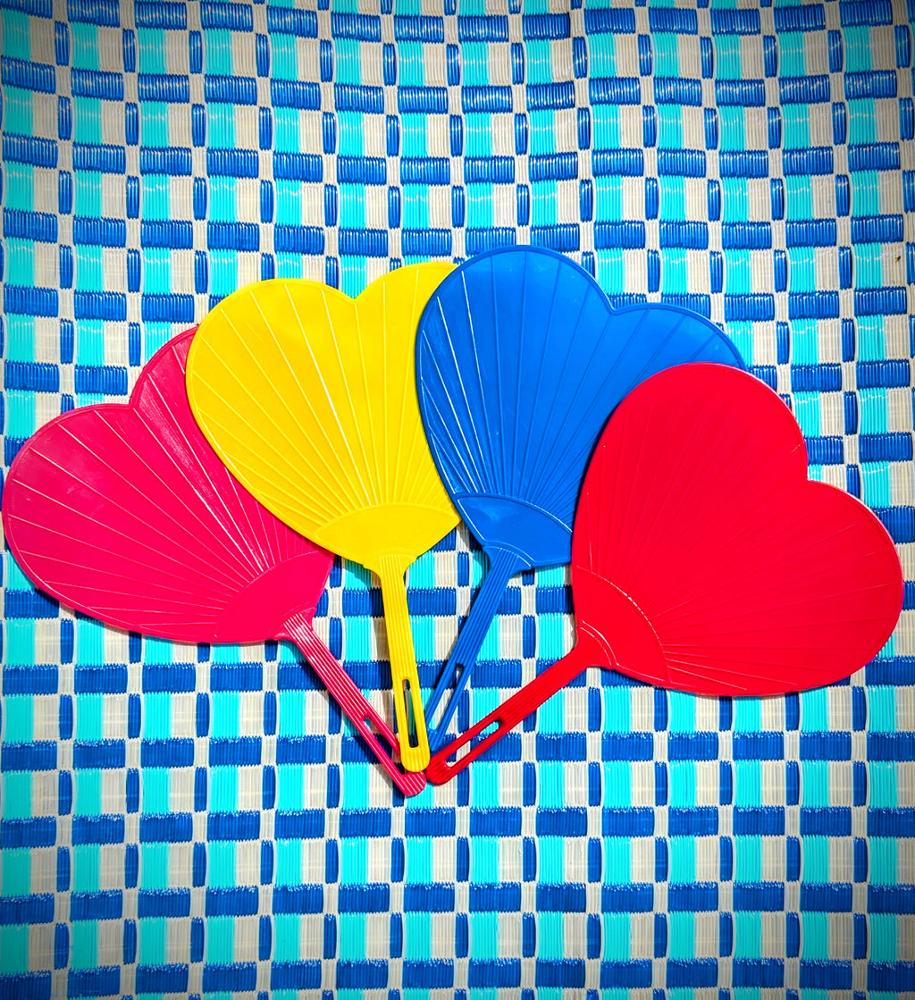 Super Asian kitsch heart shaped fans.... Great valentines gift for fun decoration, and cooling down! 😍

A fun gift for someone who feels the heat

Material- LDPE 100% recyclable

Measurements - H18cm