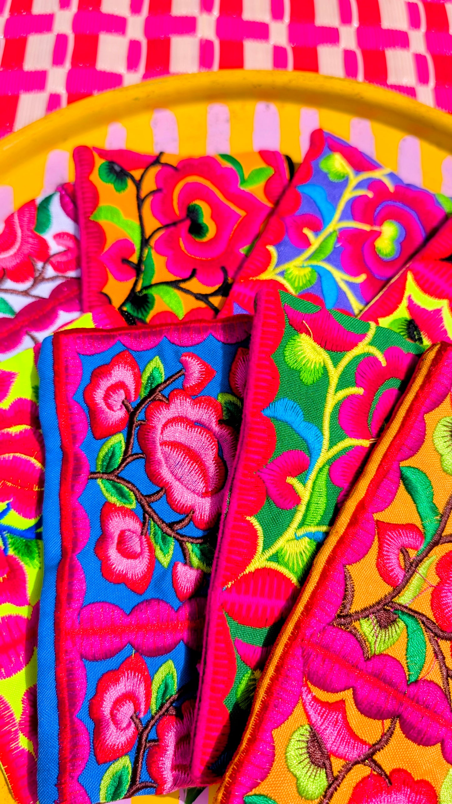 Fancy and super bright gorgeous floral embroidered cotton purses made from patches traditionally embroidered for Vietnamese and Chinese Hmong Hill tribe baby carriers.

Approx 15cm x 10cm

With wrist strap.

Embroidered cotton 

 