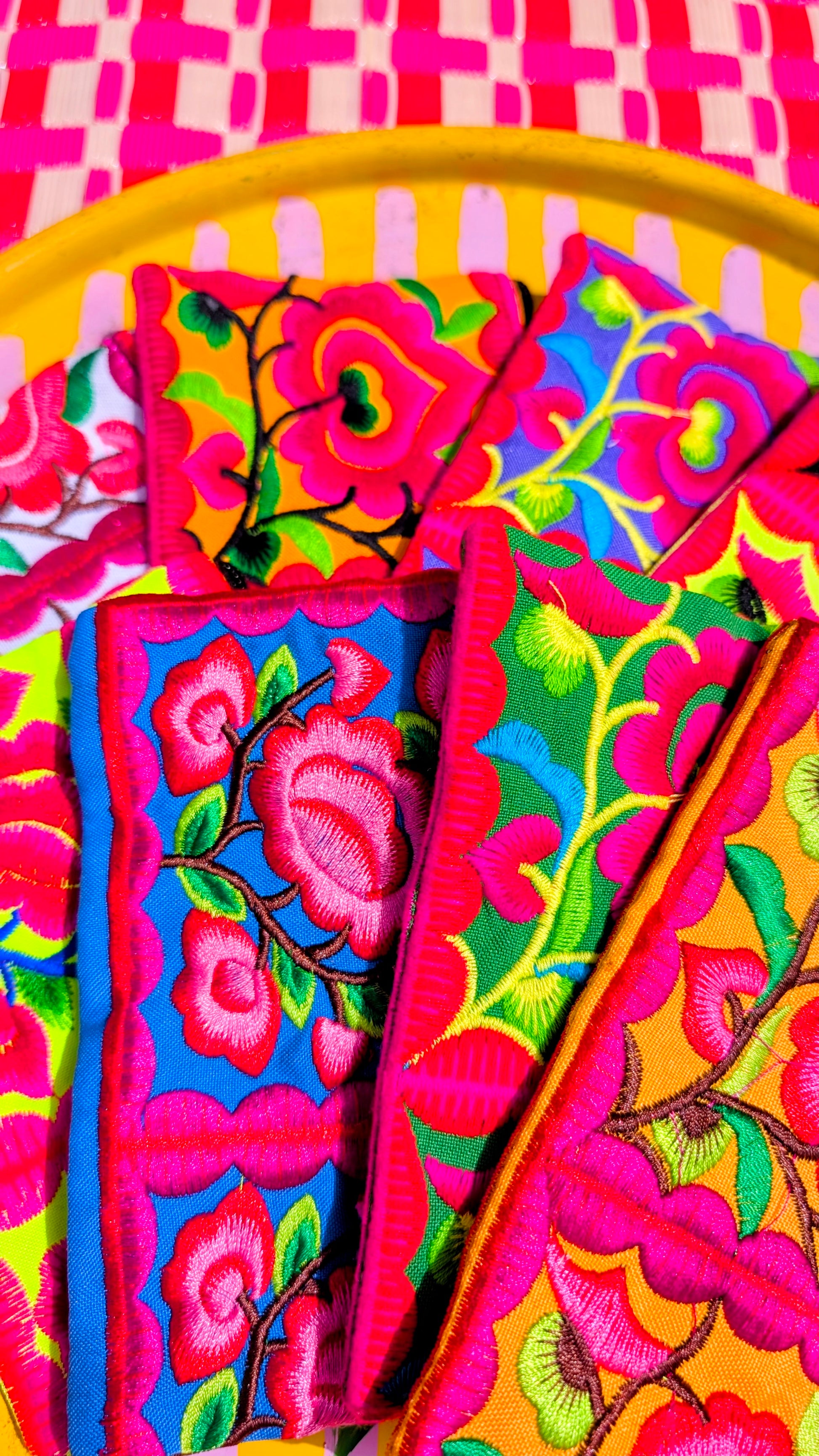 Fancy and super bright gorgeous floral embroidered cotton purses made from patches traditionally embroidered for Vietnamese and Chinese Hmong Hill tribe baby carriers.

Approx 15cm x 10cm

With wrist strap.

Embroidered cotton 

 