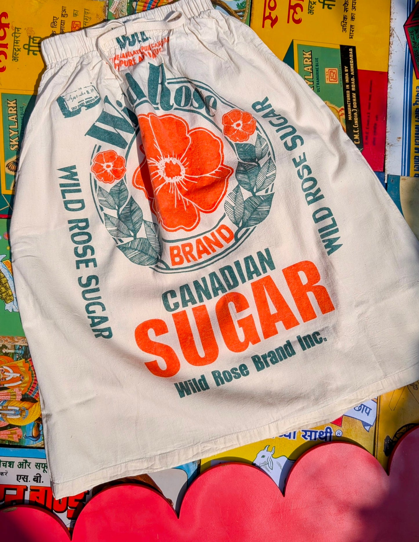 Punchy packaging skirt