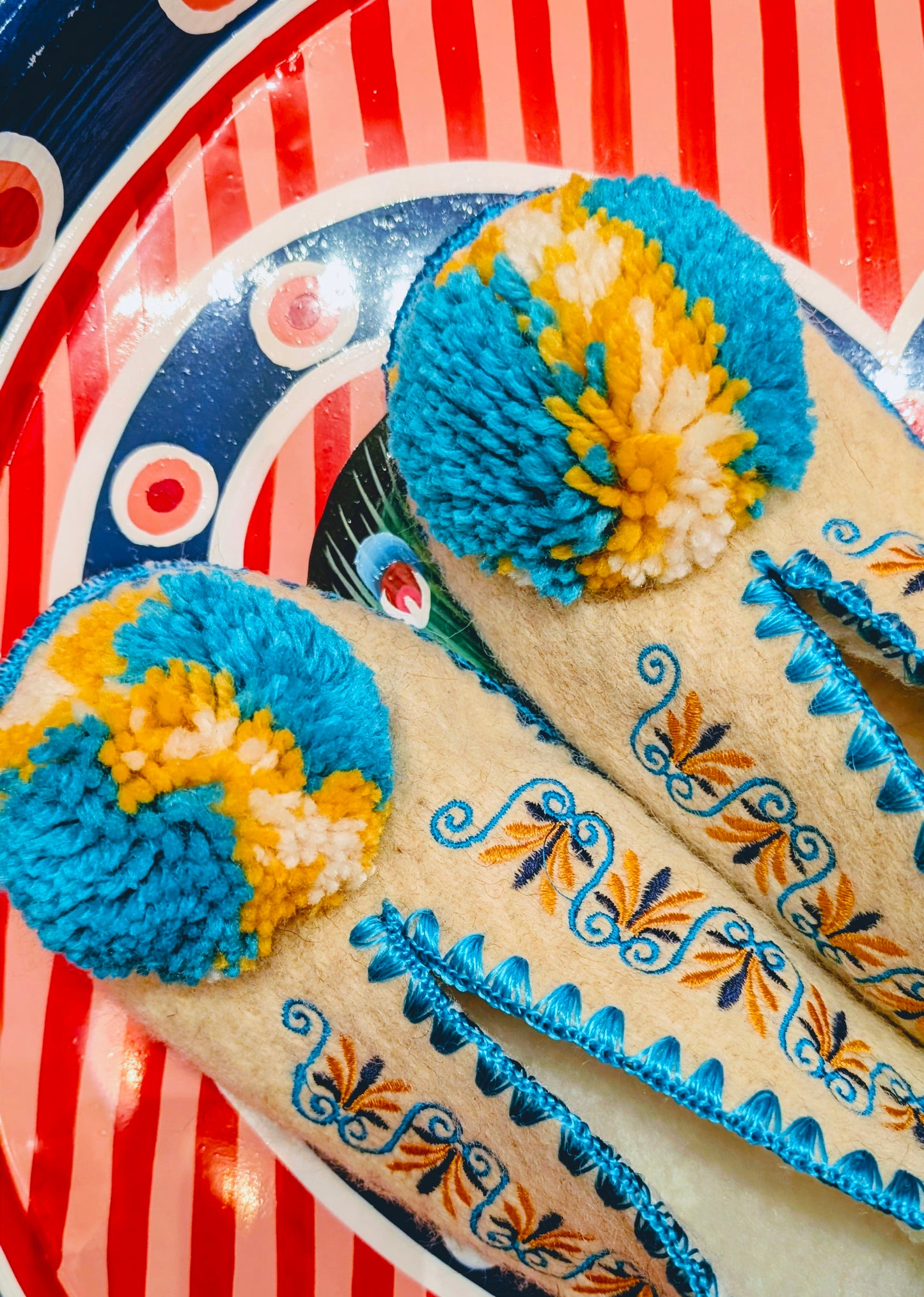 Greek pom pom slippers 39