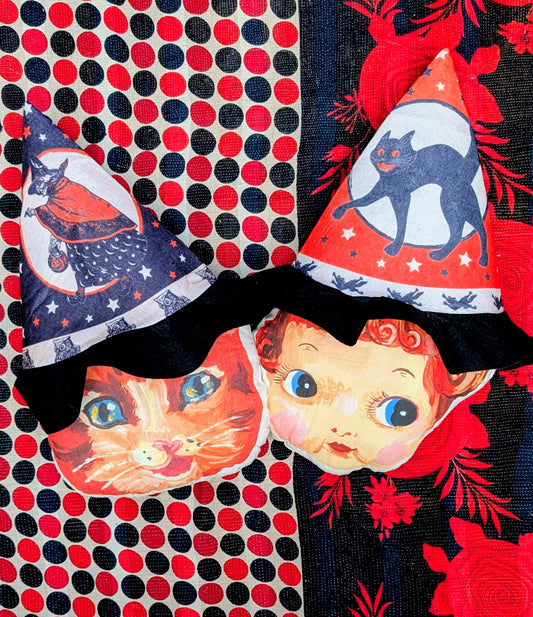  vintage American 1960s style, beautifully illustrated felt witches hat, for kids or adults!

A totally lovely bit of vintage styling for Halldata:text/mce-internal,rte__editor,Superoween trick or treating, display creativity and the marking of the dark nights!

20cm diameter, 40cm high , fits adults and kids.

Felted fibres.

Beistle
American Halloween 
