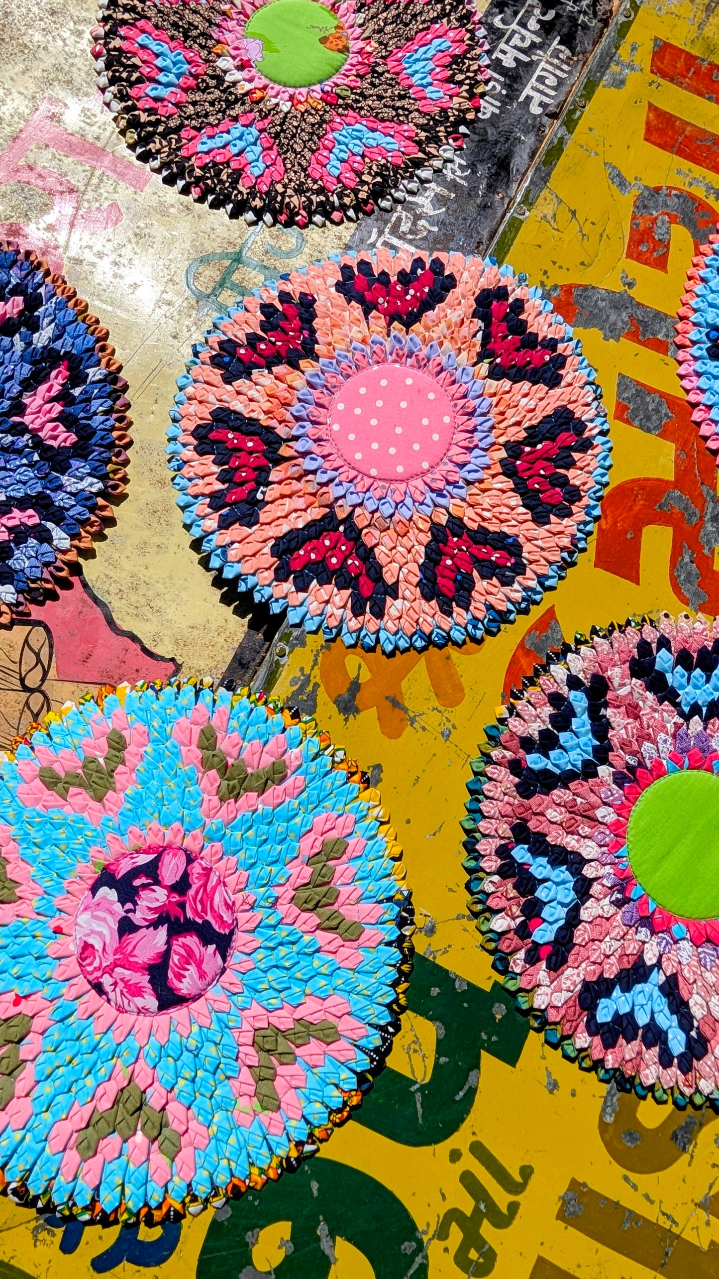 Recycled fabric mat round