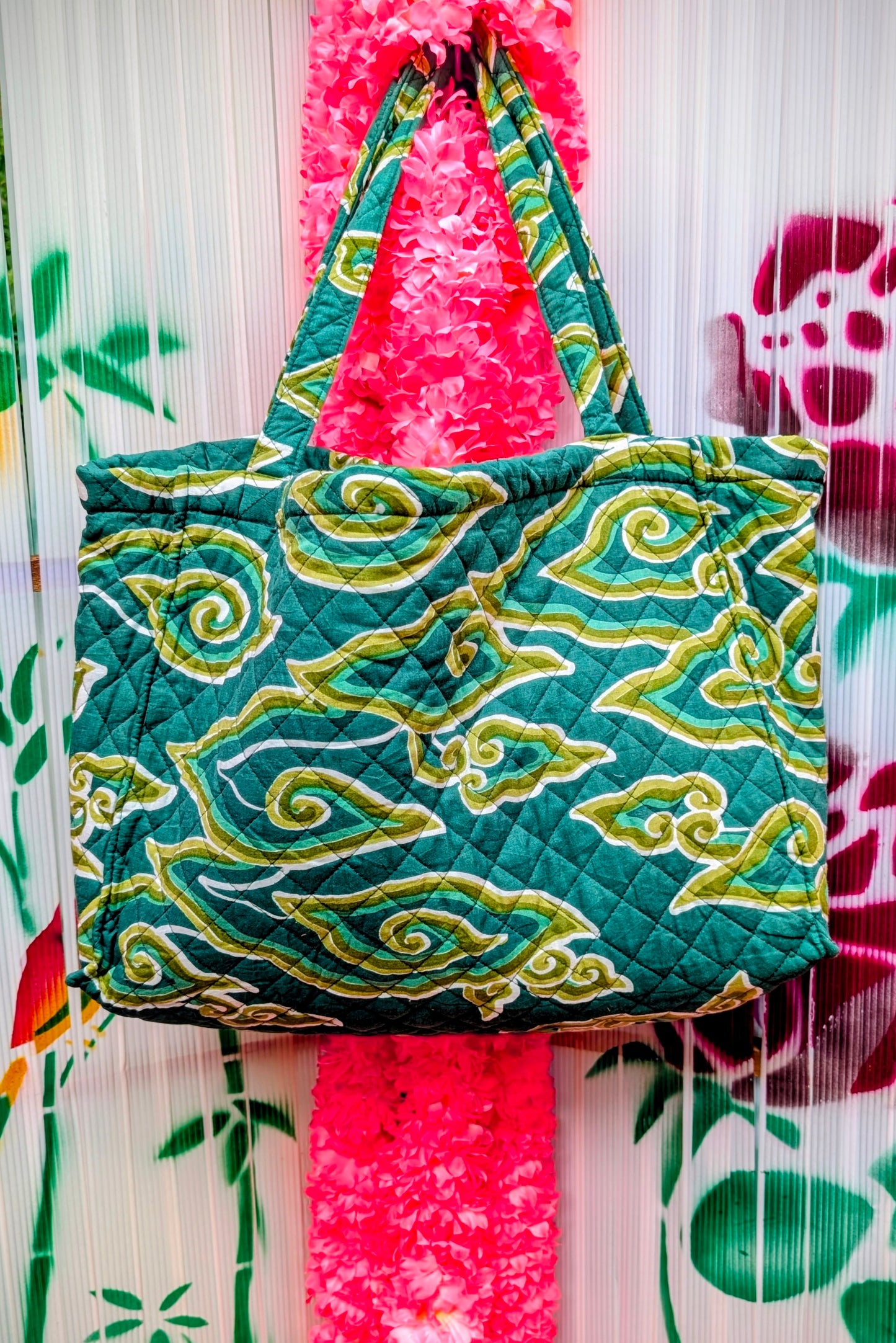 Quilted cloud shopper