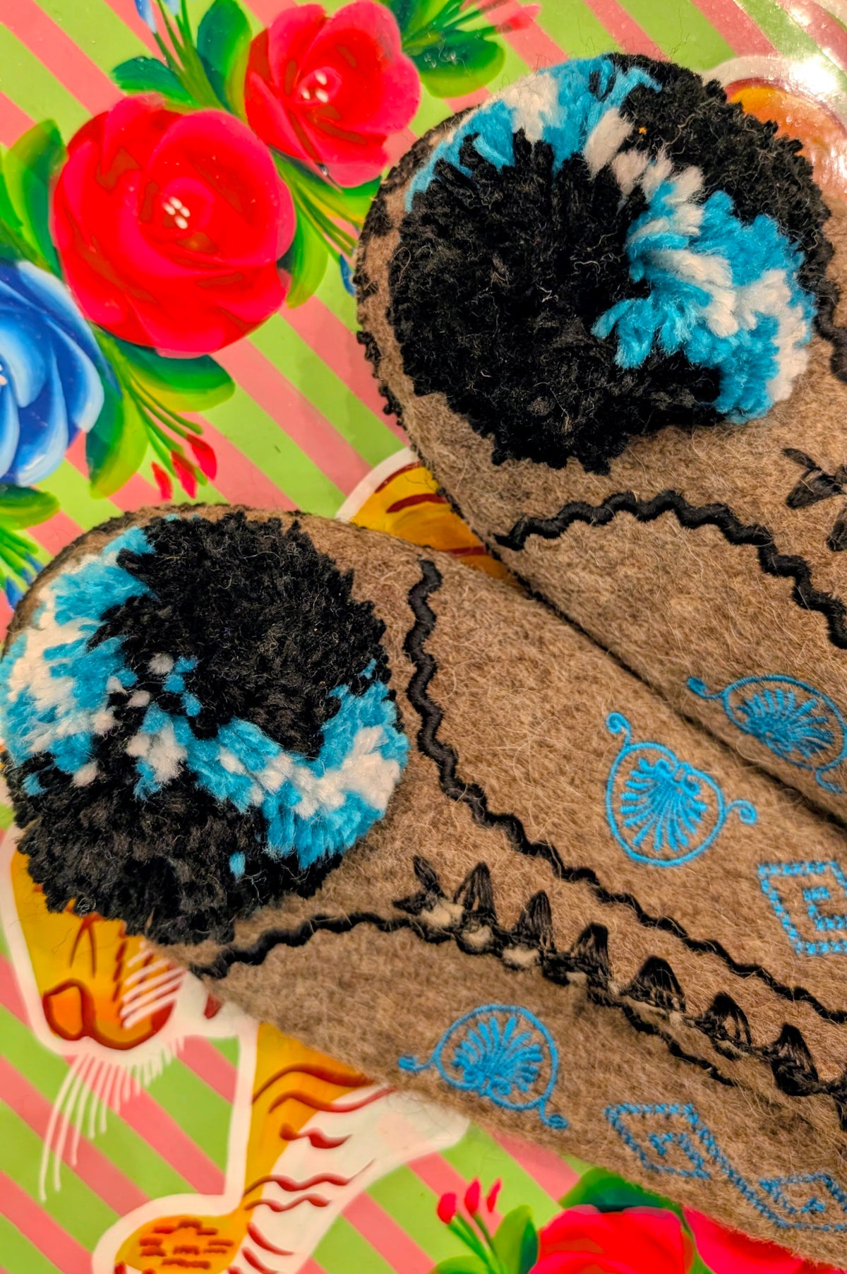 Greek pom pom slippers 44