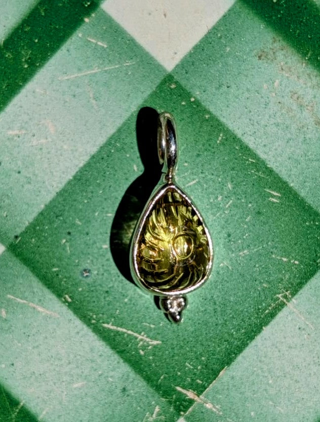 Luscious pendants in silver