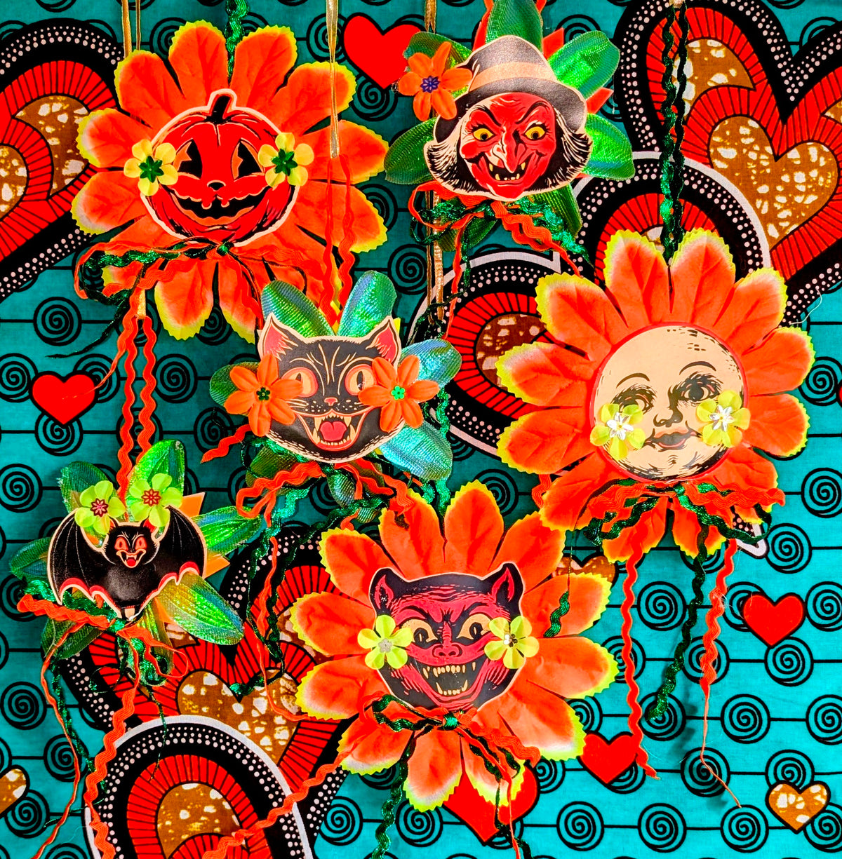Handmade monster mash ups of American 1960s style, beautifully illustrated creatures and demons on flouro and iridescent hanging flowers with sequins and ribbon aplenty!...

A totally lovely bit of vintage styling for Halloween displays, creativity and the marking of the dark nights!

Plastic and card, ribbon and sequins 

Cat, witch, bat 12cm x 12cm flower.

Moon, devil, pumpkin 18 x 18cm flower.