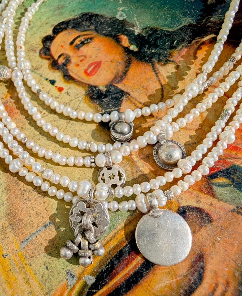 Pearly Indian queen necklaces