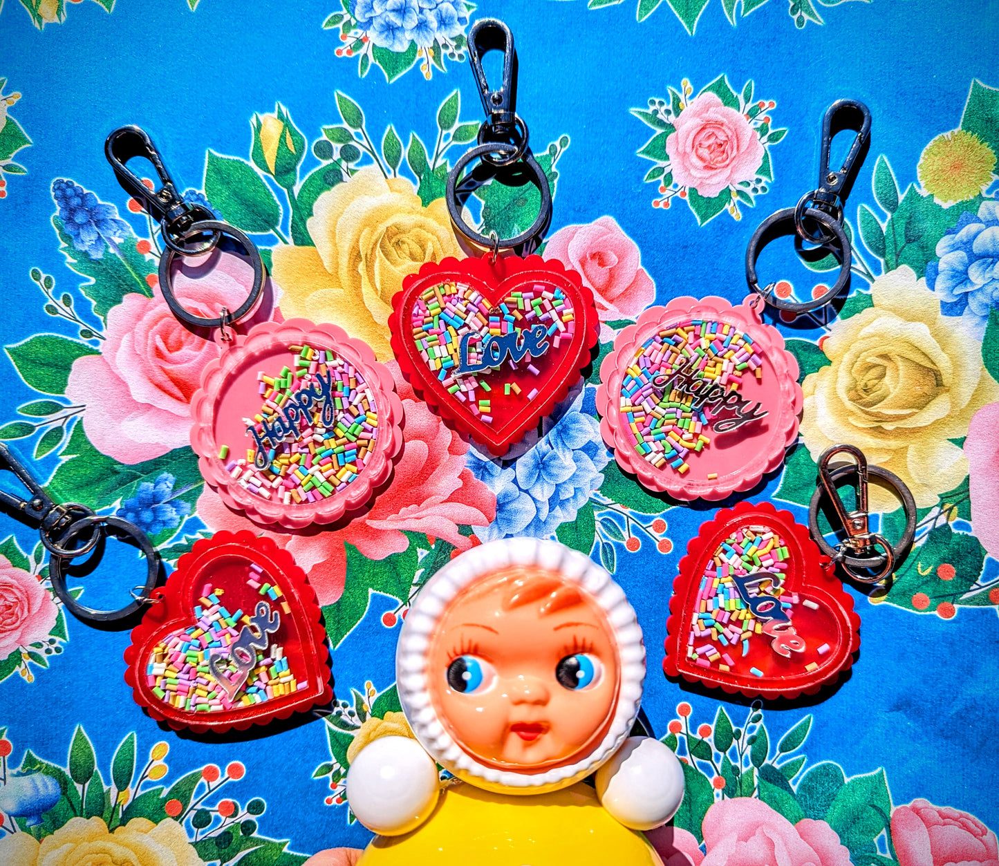 KITSCH, KITSCH, KITSCH Happy and Love keyrings with shaking rainbow sprinkles!!!

Kitschy keyring to help stop you from losing your keys!?!?! 

12.5cm including ring. 

Plastic and metal and sprinkles

 Acorn and Wills keyring