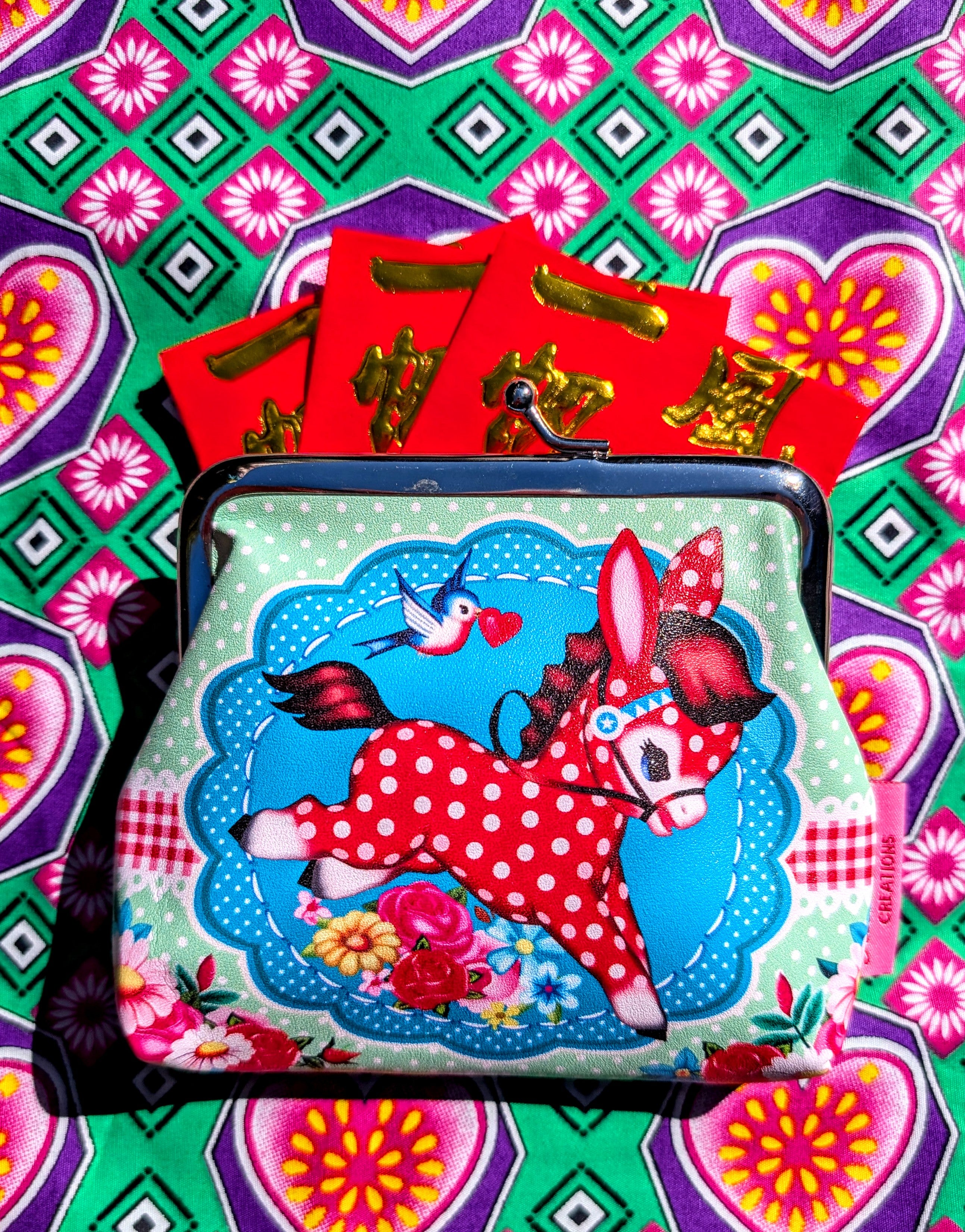 Kitsch coin purse