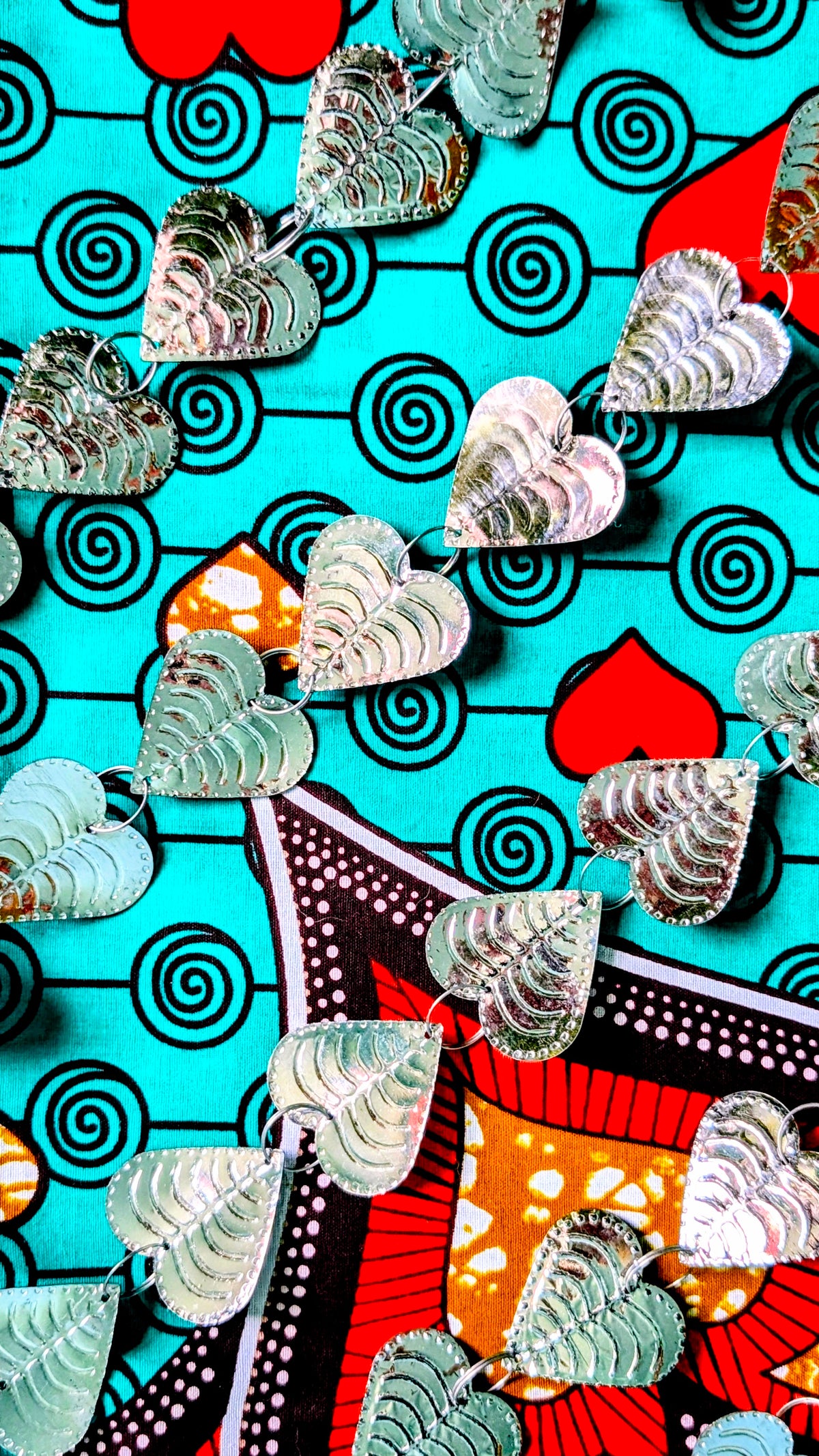 Silver foiled heart shaped sequins, we fell in love when we found a strand of old battered vintage ones, so found these seqins and had many....many of them made!! 

Gorgeous hearts looped into a line with metal hoops, great draped and sashed en masse for celebrations, or simply to adorn your home, Christmas tree or indeed yourself!

Approx 1.45m x 3.5cm

Sold as a single strand, picture features a bunch of garlands.

 