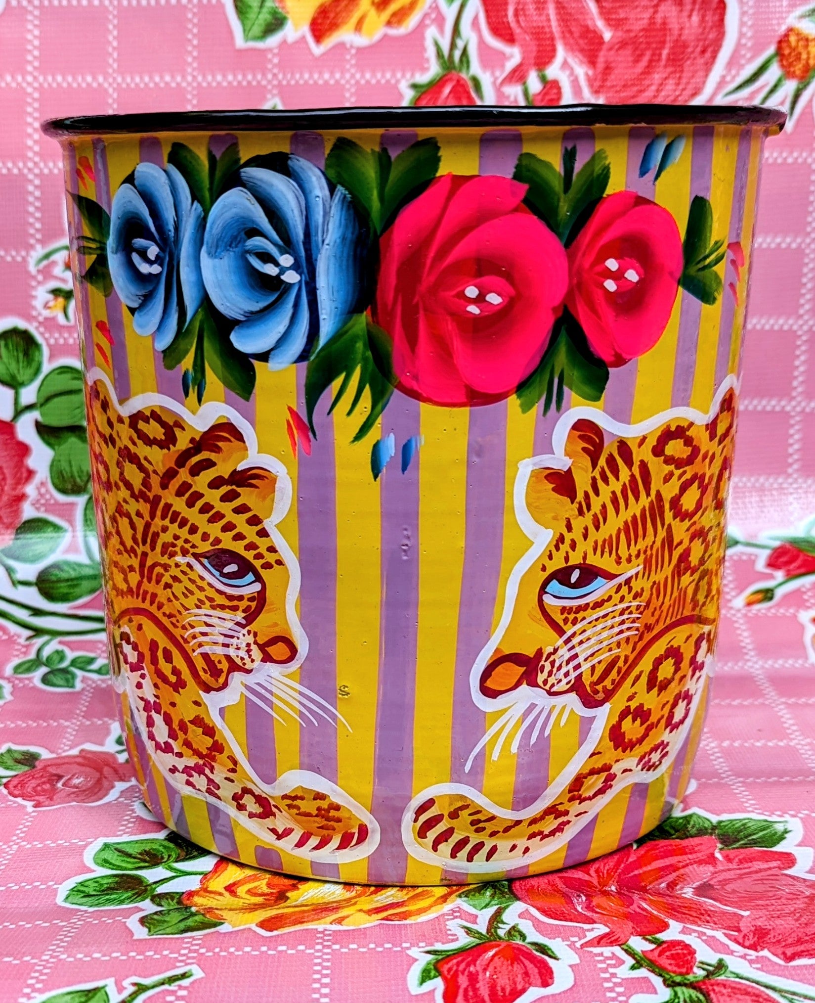 Truck art pot - big cats