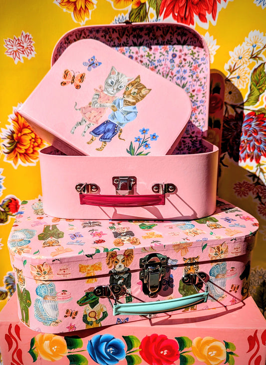 The cutest suitcases for storage or for taking toys out for a picnic in!!....whatever feeds the imagination!!

These are a super sweet limited edition collaboration between Nathalie Lete and Rice DK.

Small 20 x 15 x 8cm

Medium 25 x 18 X 9cm

Large 30 x 20 x 9.5cm

Made of cardboard with metal handles and fixings.

 