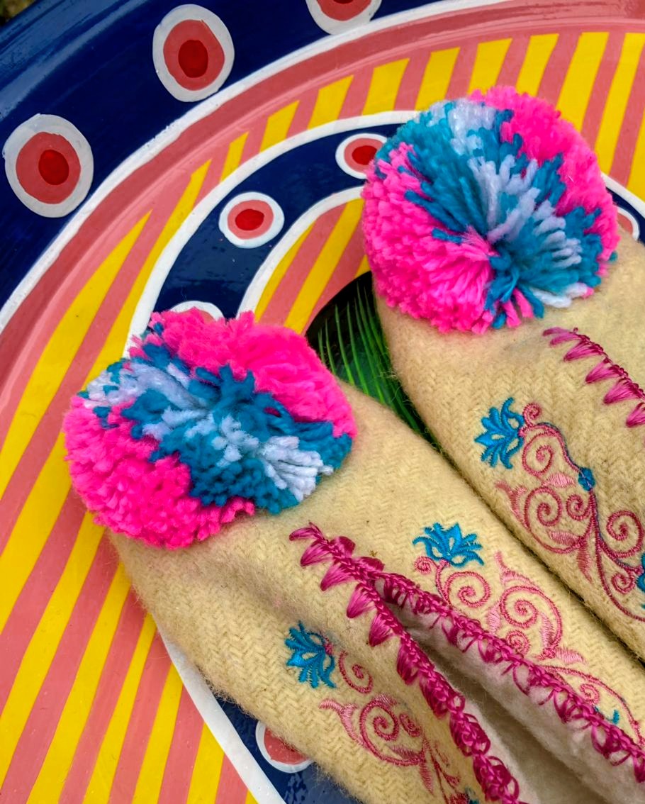 Greek pom pom slippers 39