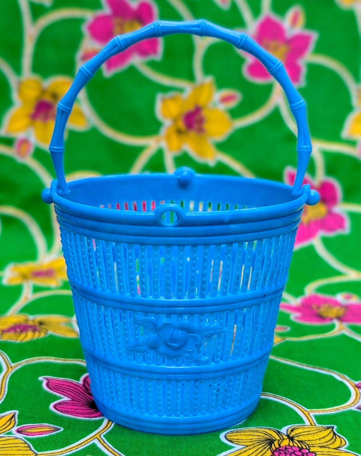 Vintage dead stock flower basket