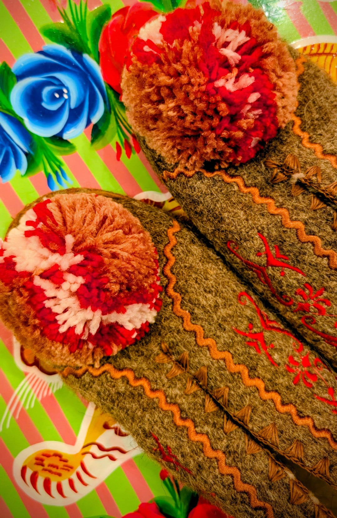Greek pom pom slippers 44
