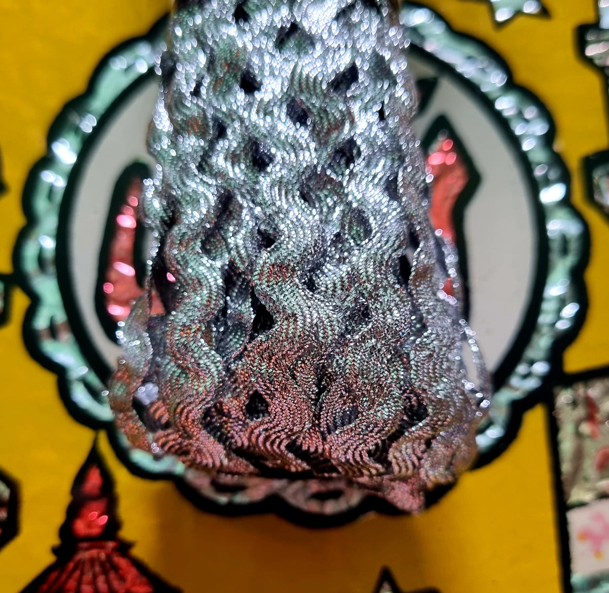 Metallic ric rak trim