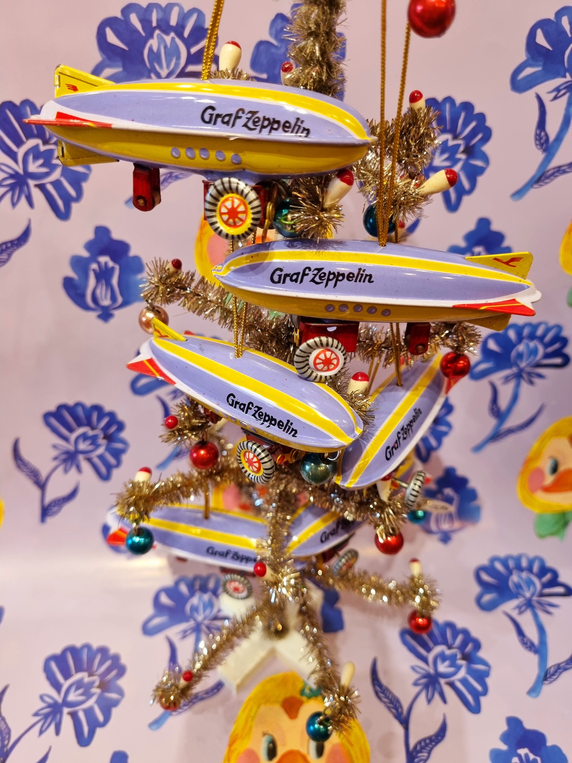 Zeppelin tin decoration