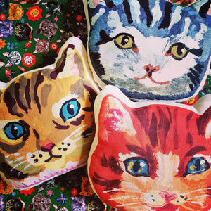 Super surreal and fantastically kitsch, these Nathalie Lete cats come to life in these stuffed cushions. Printed cotton. Approx 32 cm diameter.

Suitable for spot cleaning. 

Design farm 
