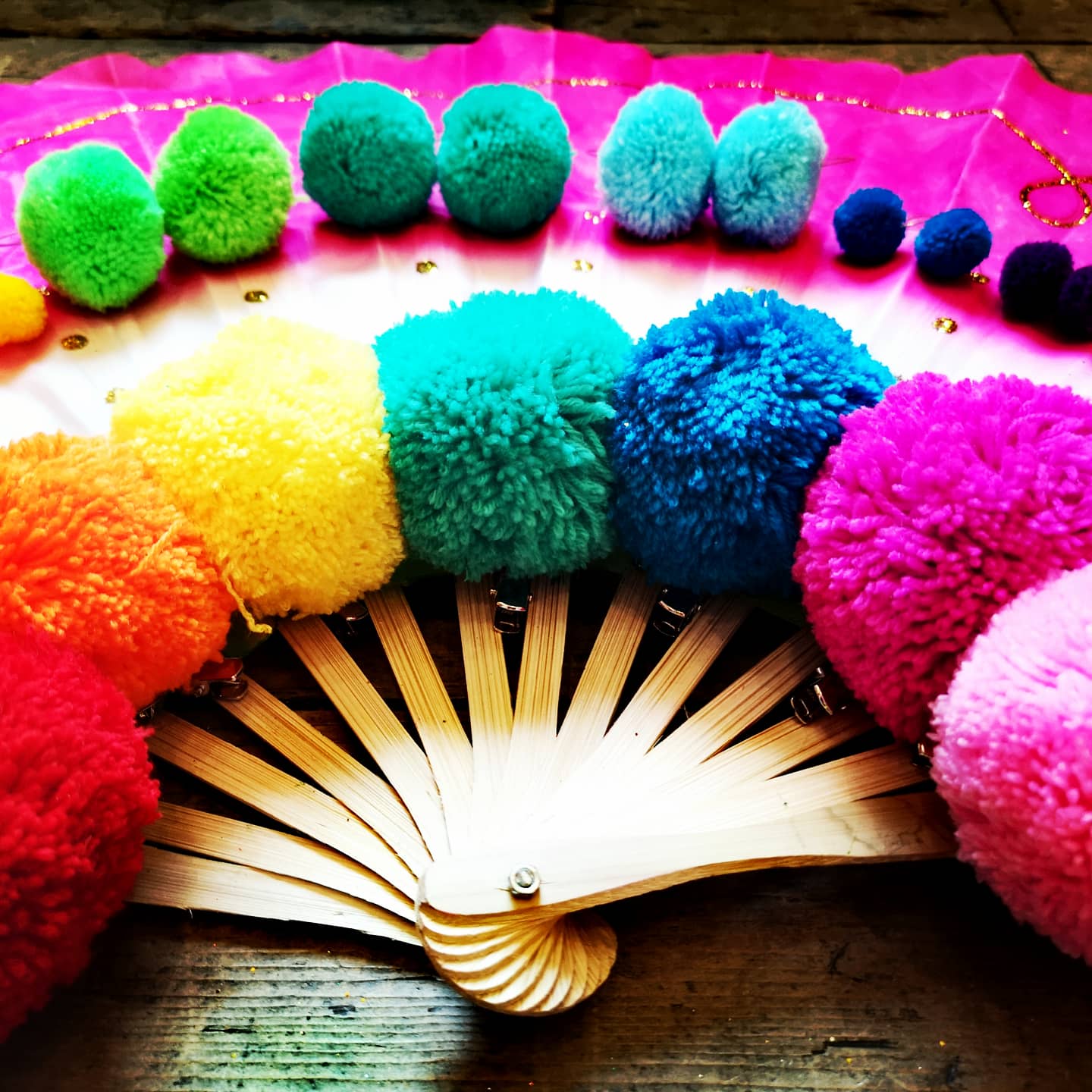 Pom pom earring