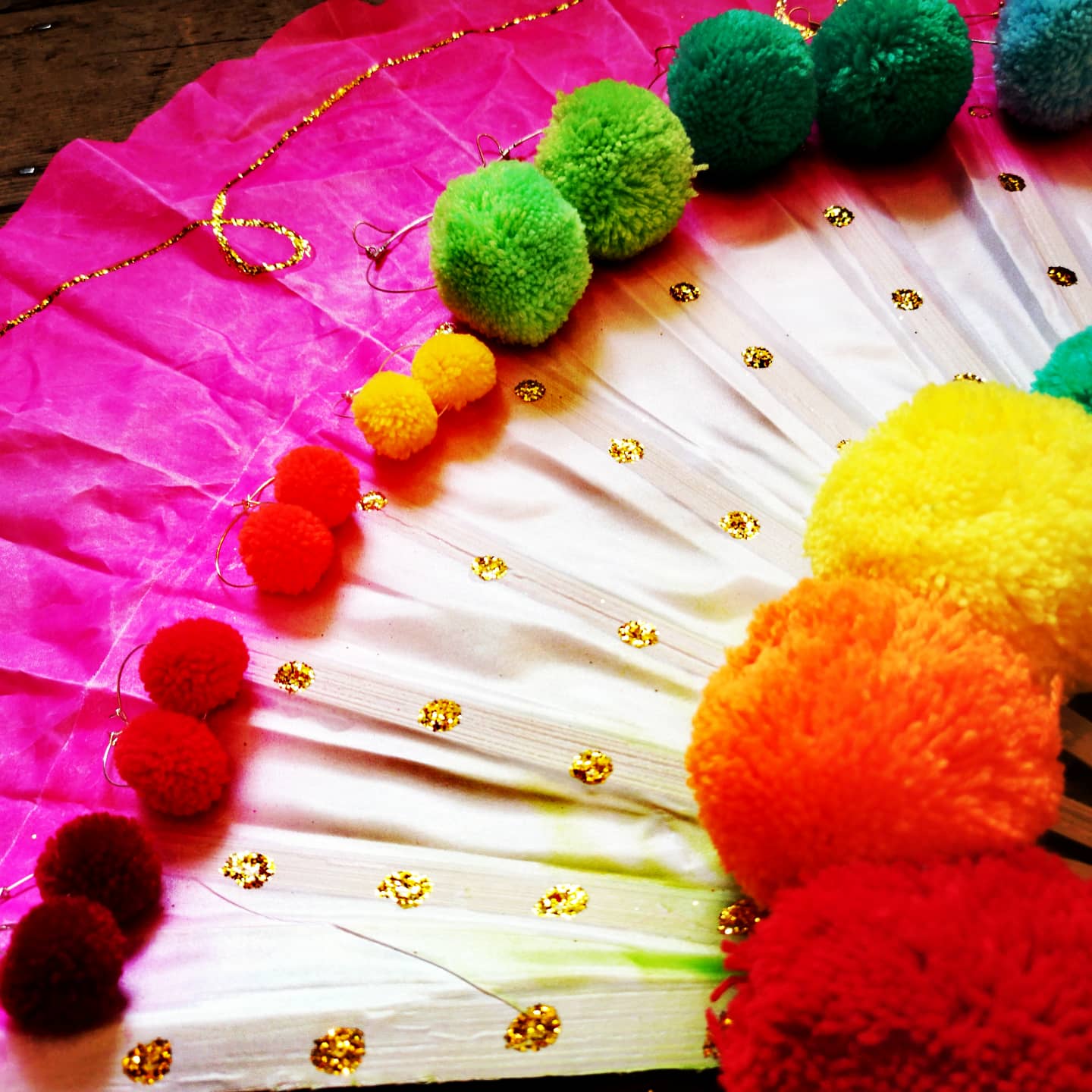 Pom pom earring