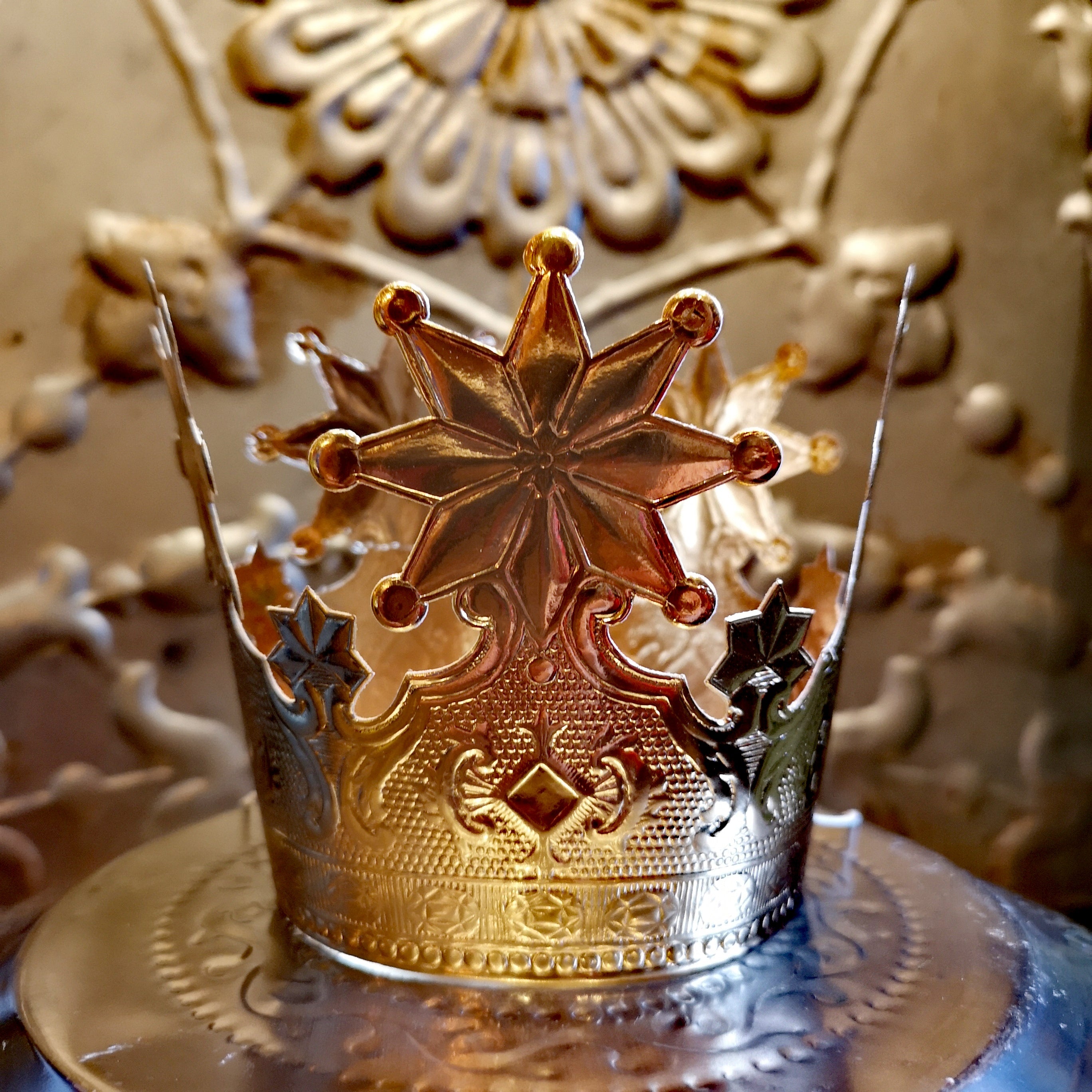 Regal crowns from embossed card