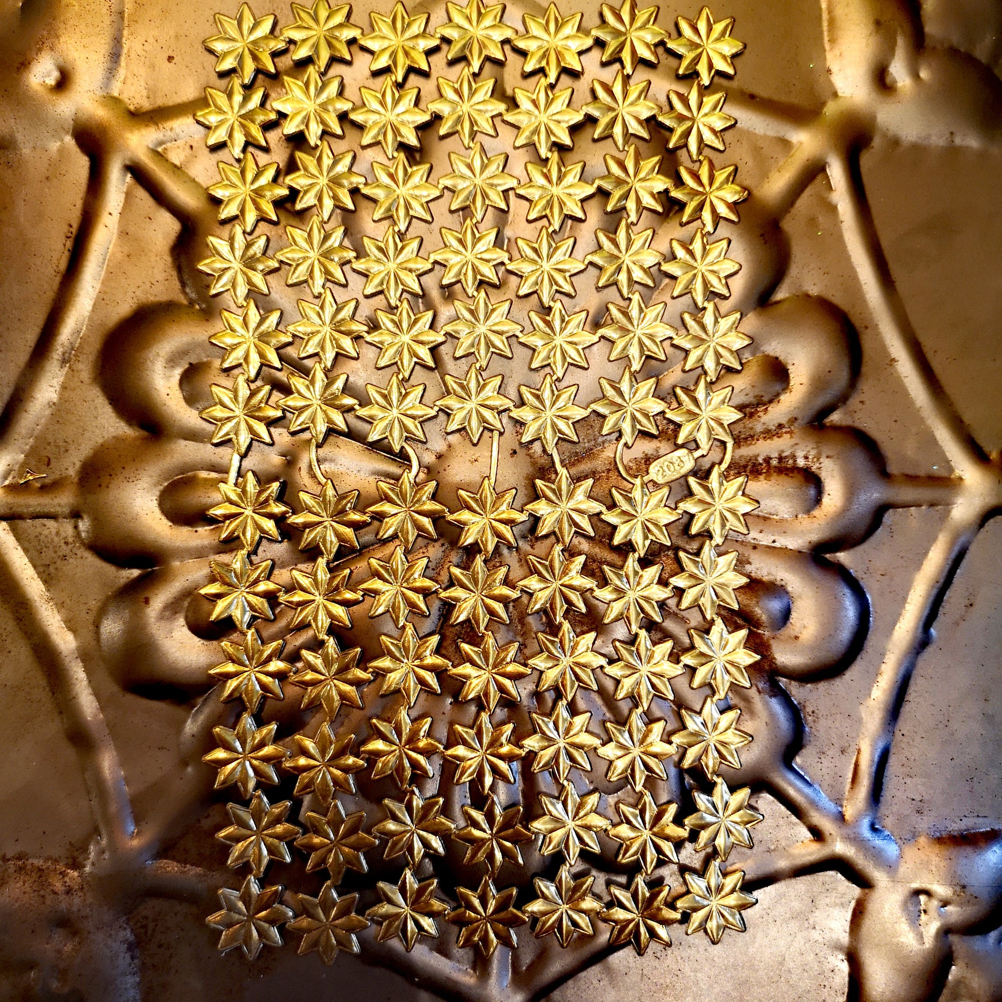 Embossed card motifs in sheets stars
