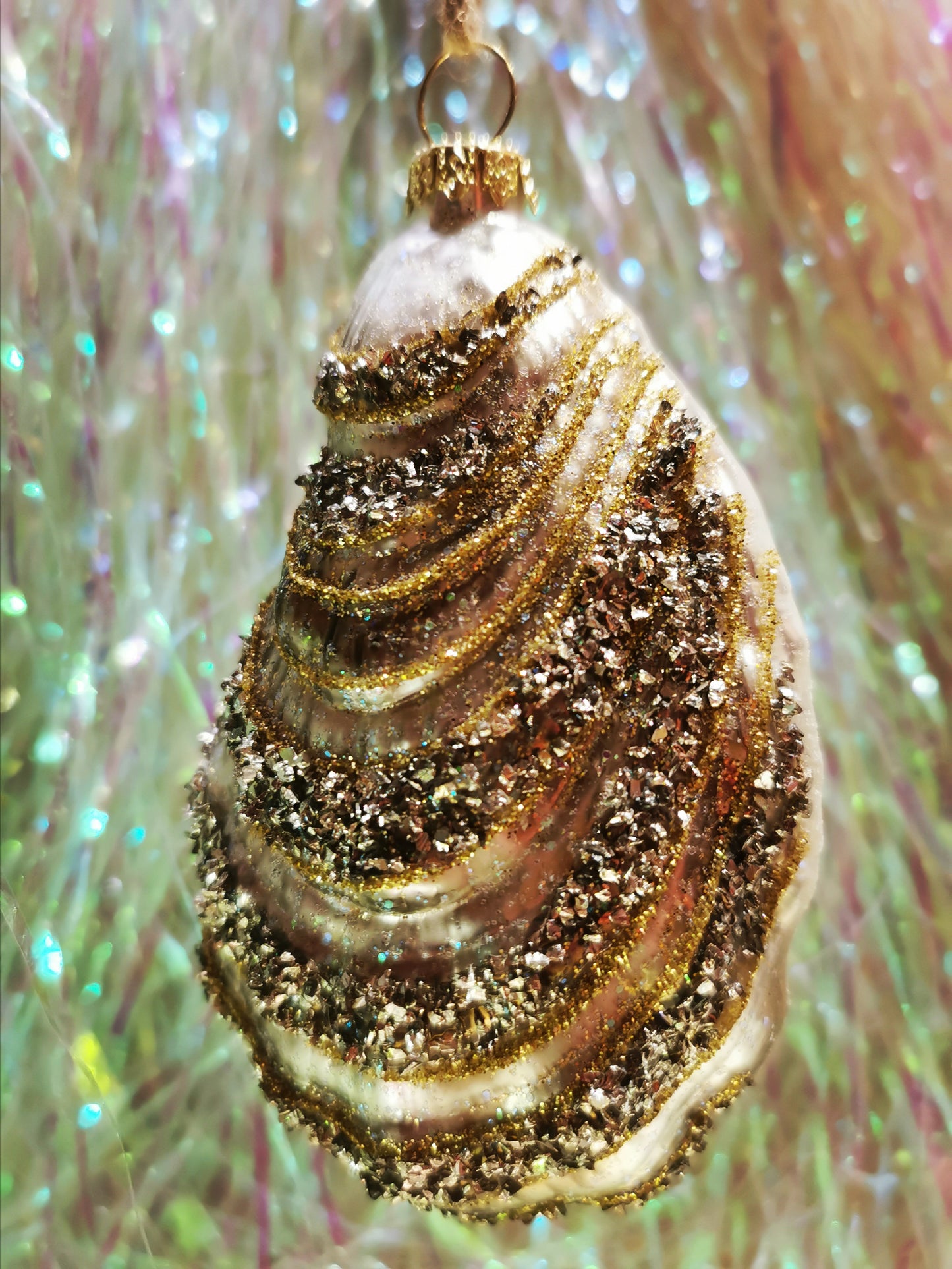Glittered oyster and pearl