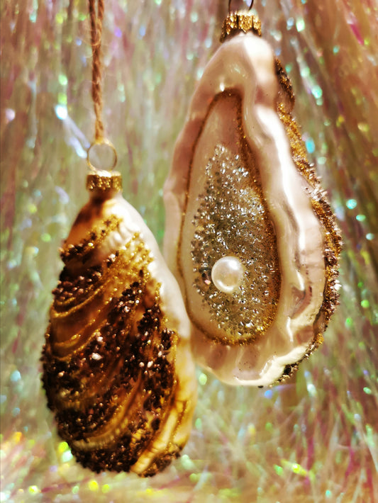 Glittered oyster and pearl