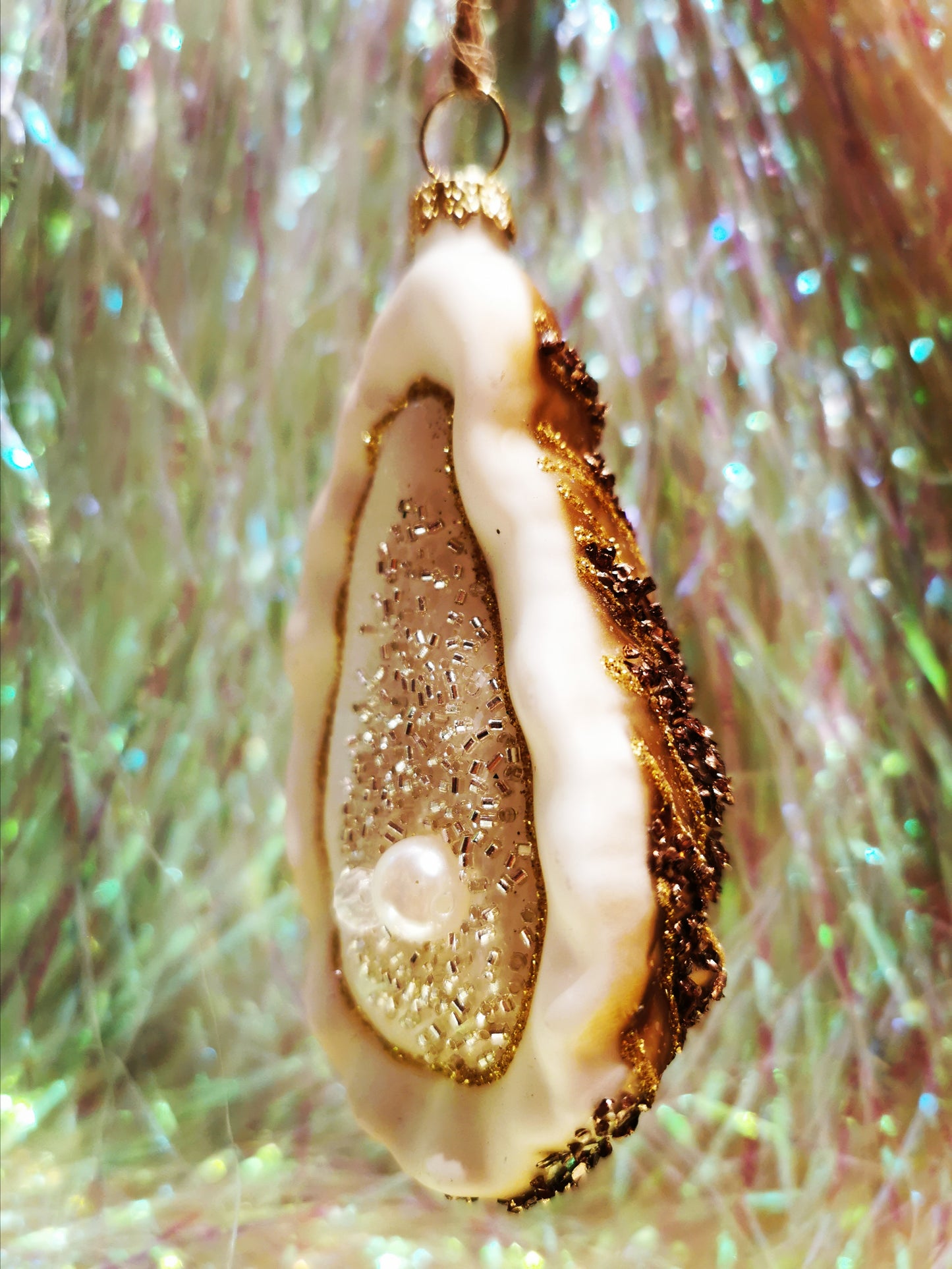 Glittered oyster and pearl