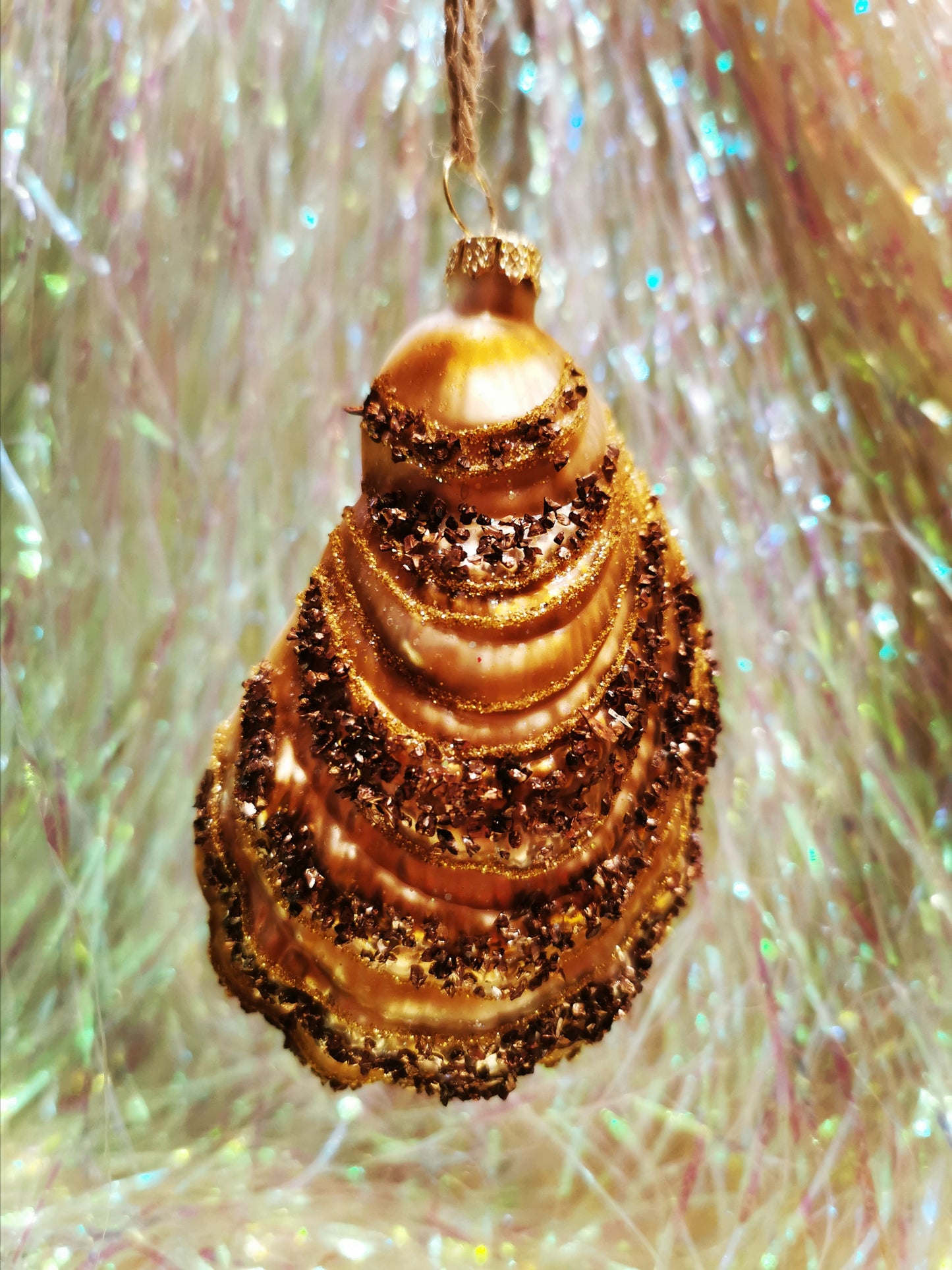 Glittered oyster and pearl