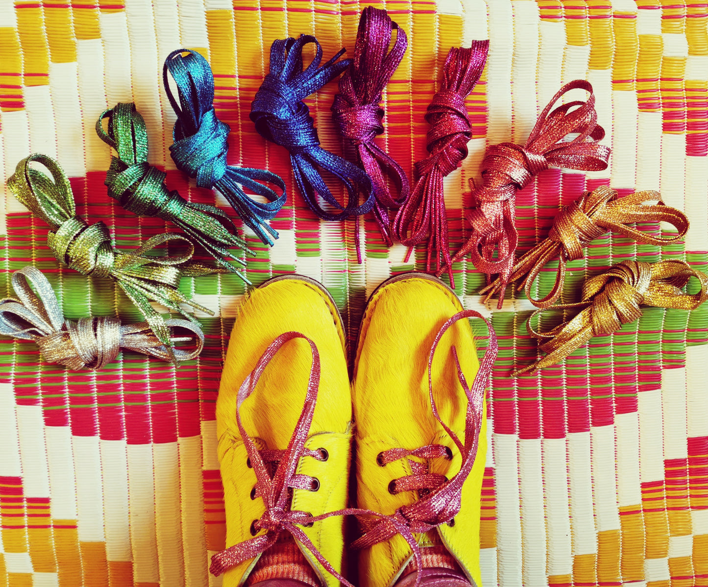 Disco style your boots and sneakers with these fabulous metallic shoelaces and dance, dance, dance!

Sold by pair, 120cm long. 

