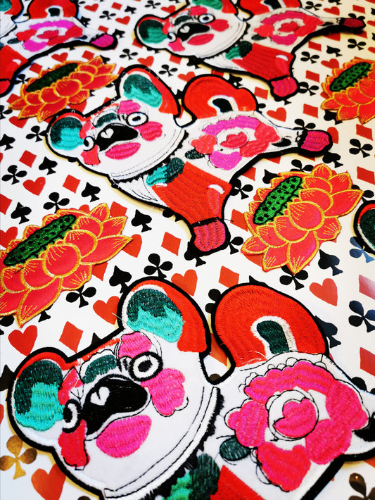 Folk art fun with the cutest Shar Pei dog and lotus flower patches, great for decorating clothing, bags, cushions.....

Lotus is Iron on

Shar pei is sew on


