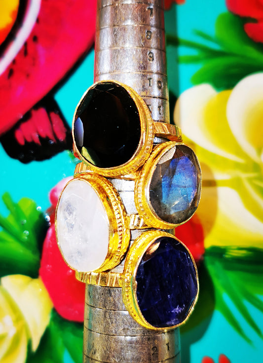 Gold plated textired chunky rings set with irregular shaped faceted semi precious stones.

Gold plated brass ring.

Stone shapes may slightly vary from pictures. 


