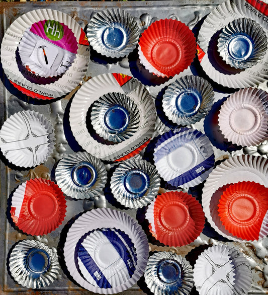 Made from misprinted card, these fab paper plates with their sweet scallop edge are great for the park, the garden, parties and picnics.

Designs vary in the pack, some plain, some patterned.

Approx 30 per pack. 

