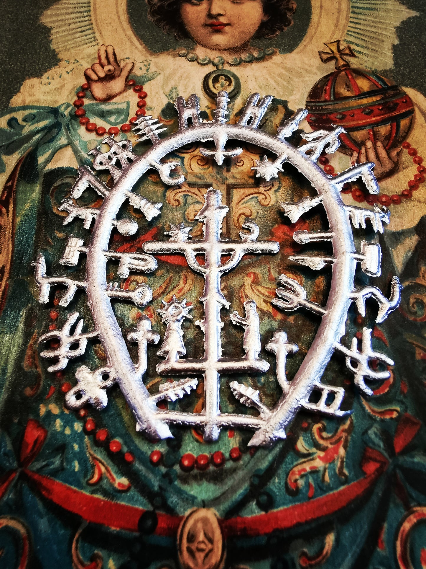 Pagos de Plomo amulets