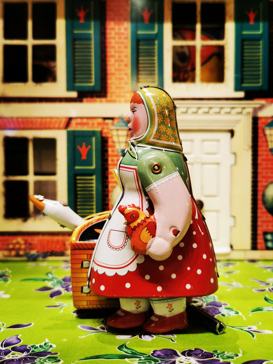 Fabulously attired lady with her chicken and goose trundling off to market!

Tin toy, for adult collectors only

12cm x 9cm x 6.5cm 

