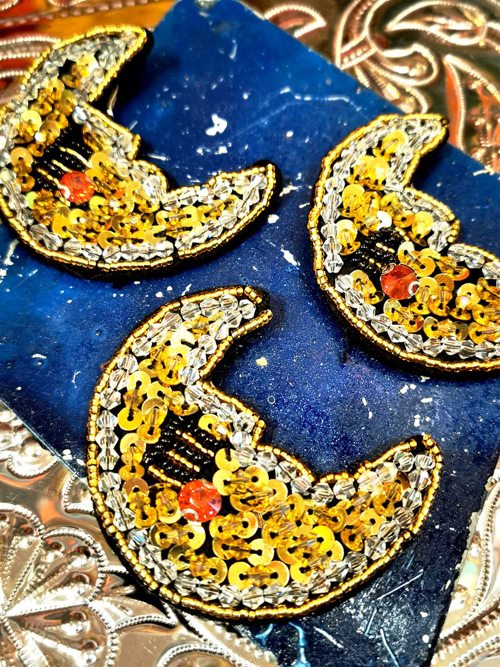 Sleeping celestial beauty of a crescent moon brooch, hand sewn felt adorned with beads, crystals and sequins.

7cm x 6cm



