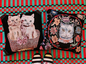 Top tapestry beauties of cute(and slightly disturbing 🐱) pussy cats from the fabulous hand of Nathalie Lete. 

18"square

Cotton,with feather pad included. 


Nathalie lete uk
