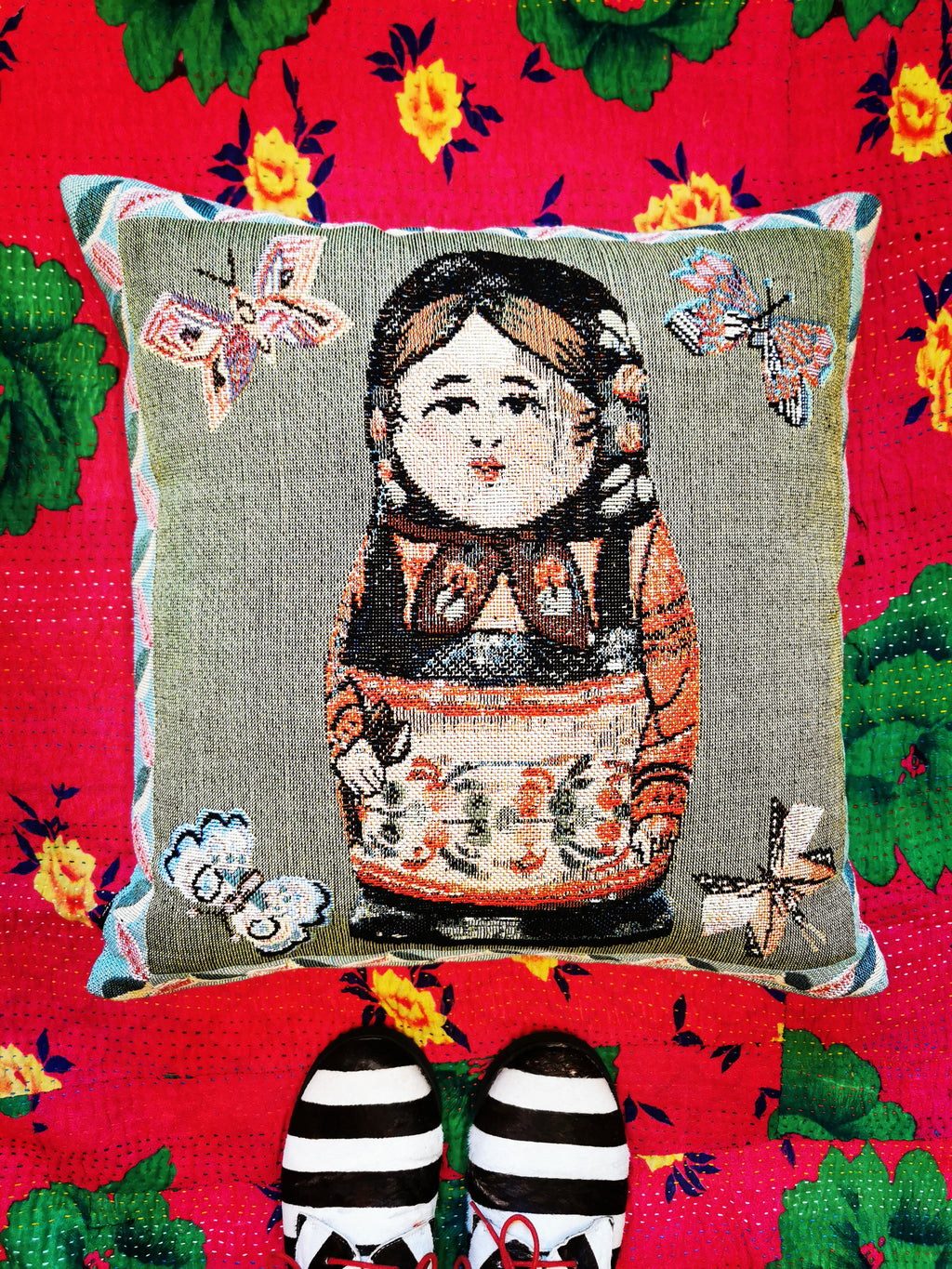 Top tapestry beauties of folk art favourites from the fabulous hand of Nathalie Lete. 

18"square, feather pad Included. 

Cotton. 


 

