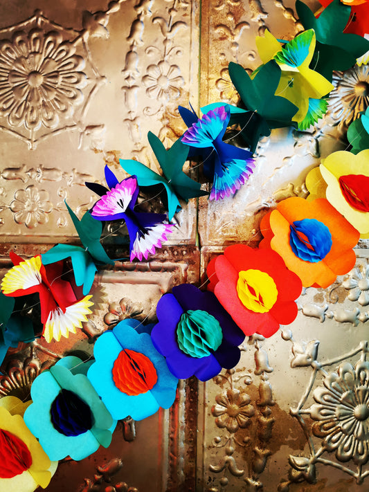 Fabulous flower power paper garlands, go forth and celebrate!!

3 metres long

