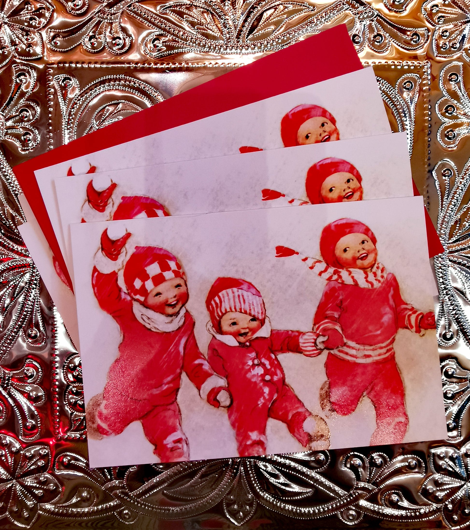 Cutest vintage kids book illustration on set of 5 cards. 