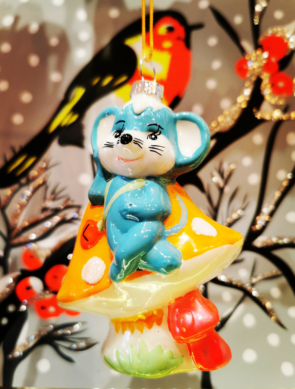 Kitschtastic vintage style lounging mouse in neon painted glass with glitter!

11cm x 8cm x 7cm.

Glass

