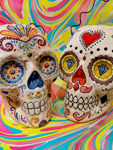American vintage style Mexican sugar skull.. candy bucket! Gorgeously handpainted with a super cheeky curious smile...this candy bucket would make a fantastic decoration indoors all year round!!!!

Handmade in the Philippines

Wire, paper mache, plaster.

20x15cm

