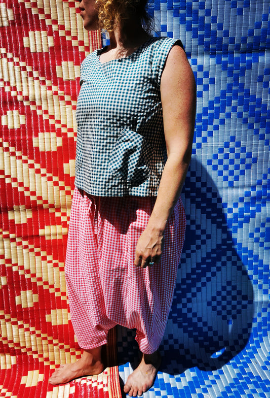 Handmade in Thailand working with the same family of seamstresses for 25 years. Patterns and sampling made here in the UK by our founder Anna Moody.

One Size fits upto size 18

Waist upto 38"

Length - 34"

