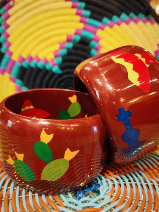 These fabulous heavy resin bangles are inspired by original bakelite designs from the 1950s

Created in France with stunning detail to what makes vintage jewellery super special!

Outside dimensions 5cm deep,7.5cm diameter

Inside diameter 6.8cm

 

