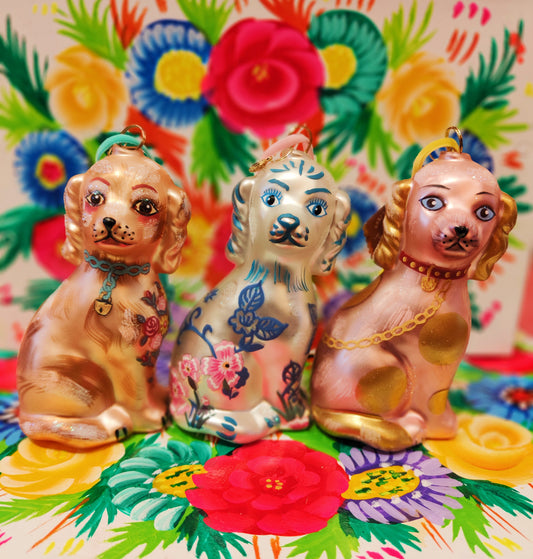 Gorgeous glass baubles with hand finished Nathalie Lete illustrations of Staffordshire pooches !

12cm Approx

Glass, fragile handle with care. 

Nathalie Lete' . glitterville