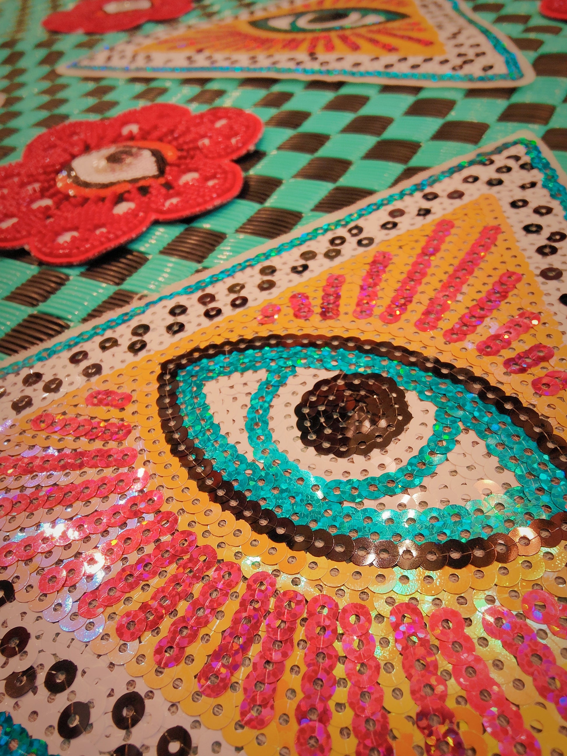  Desperately seeking something to fancy up an item of clothing,bag or cushion? iron/sew on patches!!! Such a fabulous collection of sequinned and beaded eye joy!!

small blue eye 7.5cm x 5cm

floral beaded eye 10.5cm x 10.5cm

Triangle eye 20cm x 23cm

 

