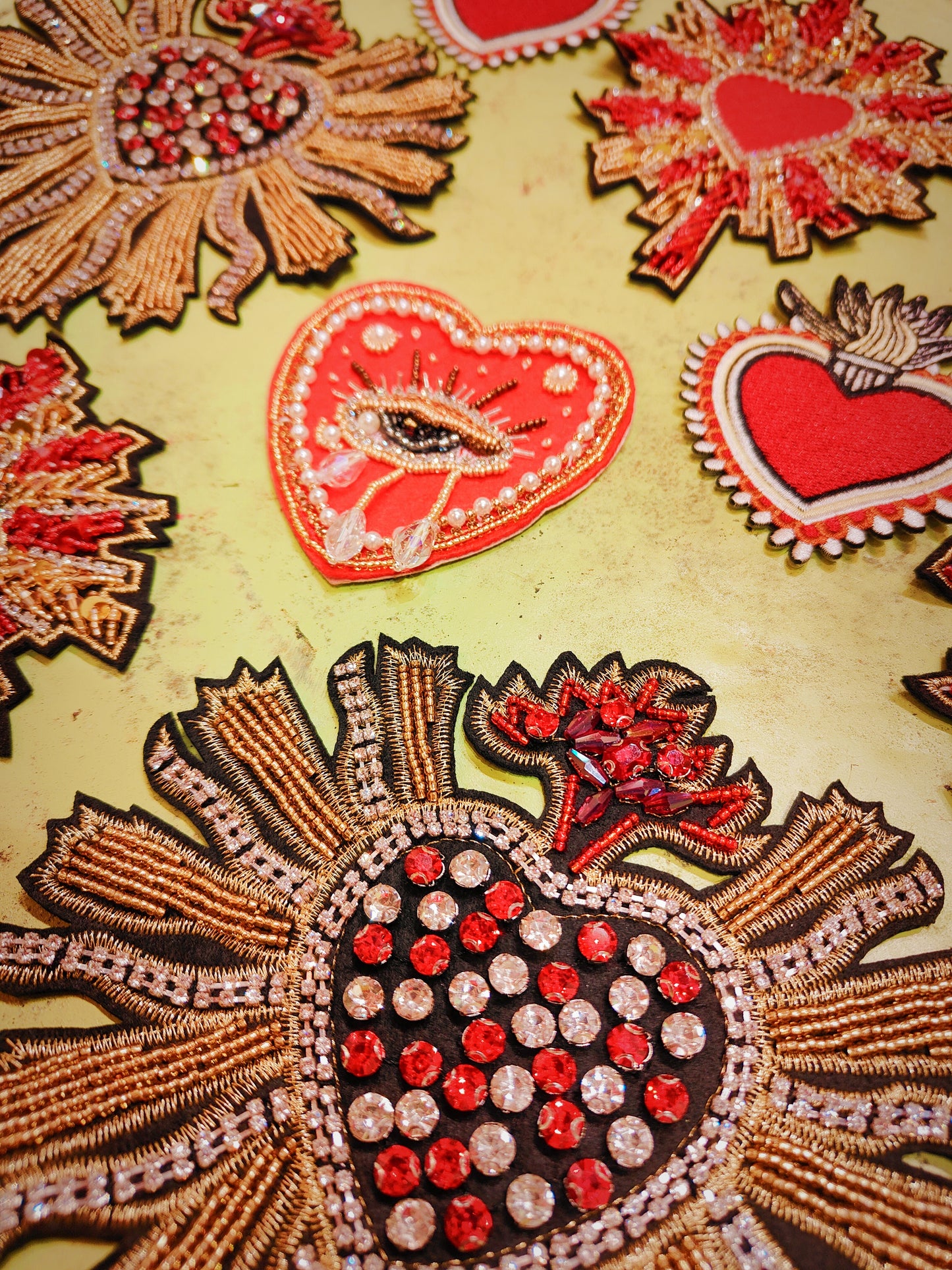 Decorate clothes, cushions, bags with these beautiful sequinned, beaded and embroidered sew on heart patches,or even just frame them, they are sooooo gorgeous!! 

Sequins, glass beads, felt. 

