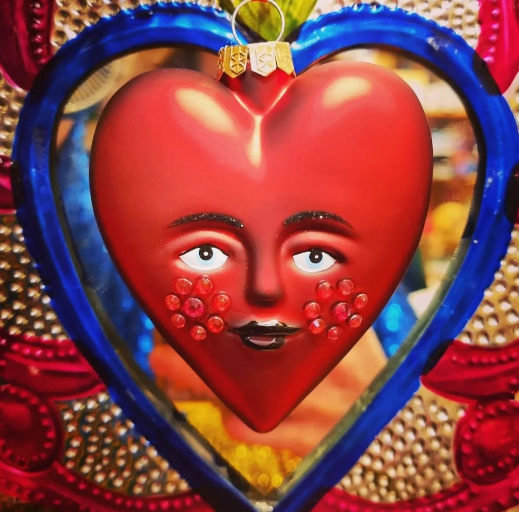 blue eyed,gem freckled heart face, what's not to like and smiling face for life!

Hand blown glass, hand coloured and finished. 

9.5 x 7.5 x 3cm

Fragile handle with care! 

 

cody foster 